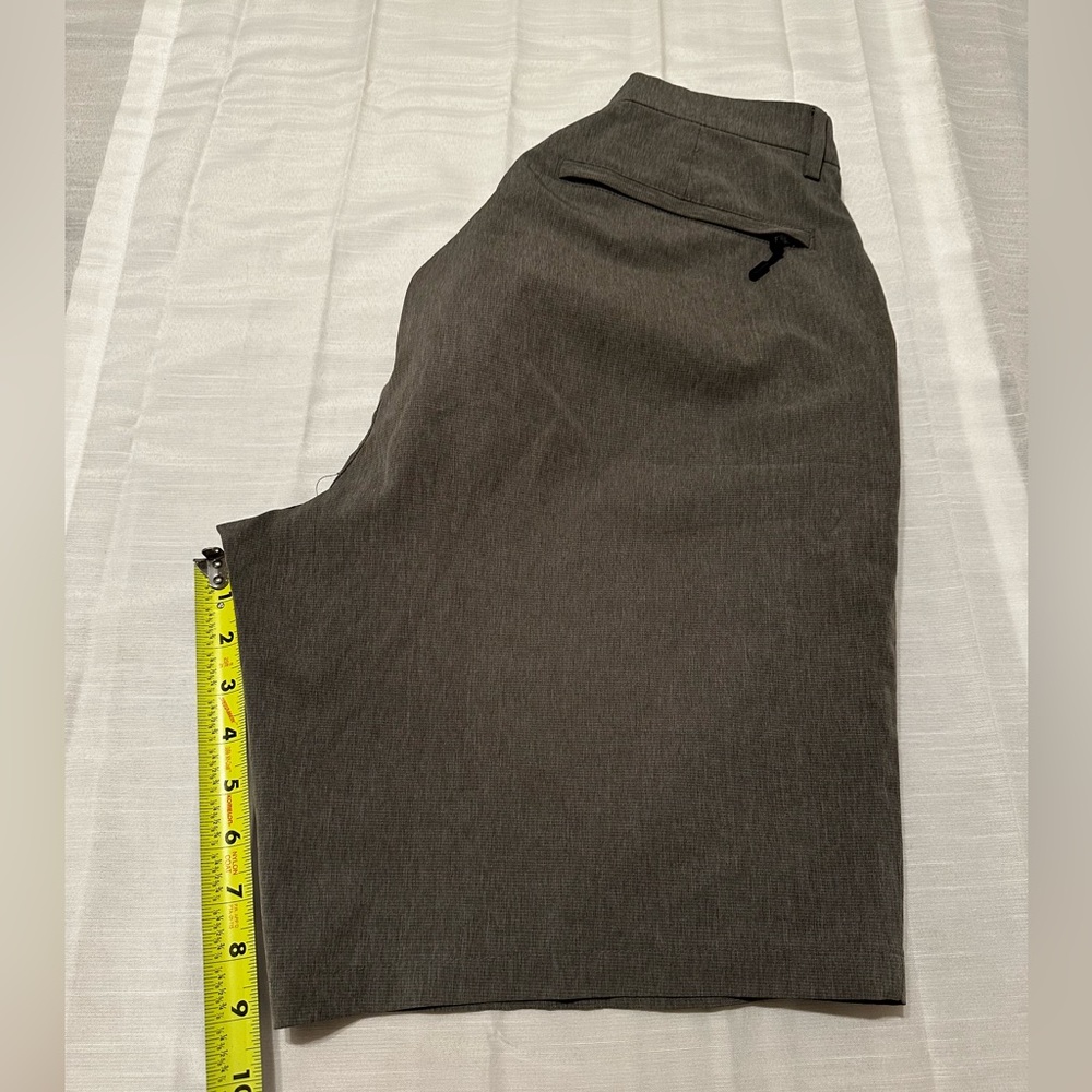 Men’s Old Navy Stretch Shorts | 36 - Picture 2 of 4